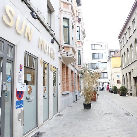 Sun Hotel Saint-Gilles Bagian luar foto