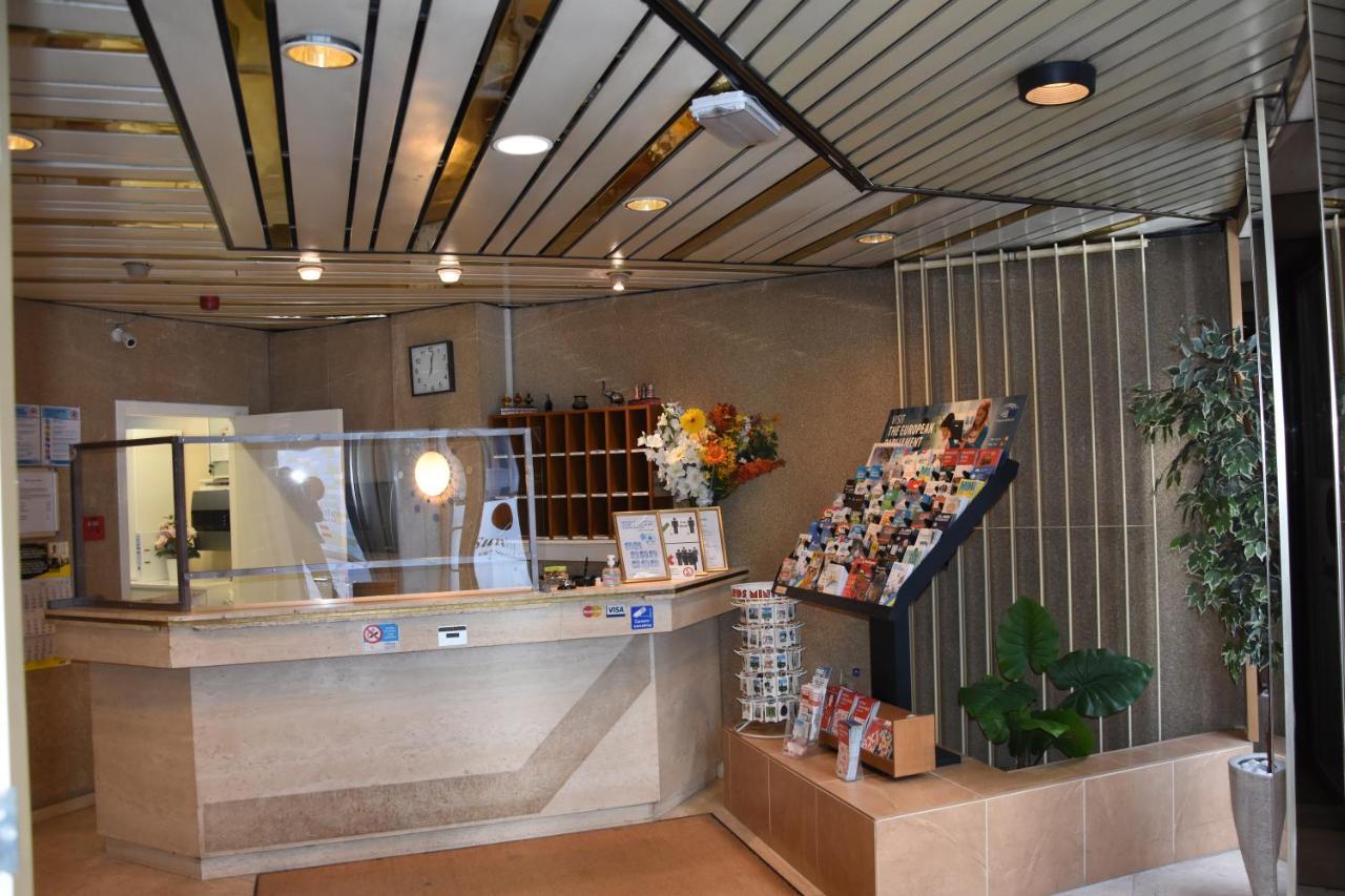 Sun Hotel Saint-Gilles Bagian luar foto