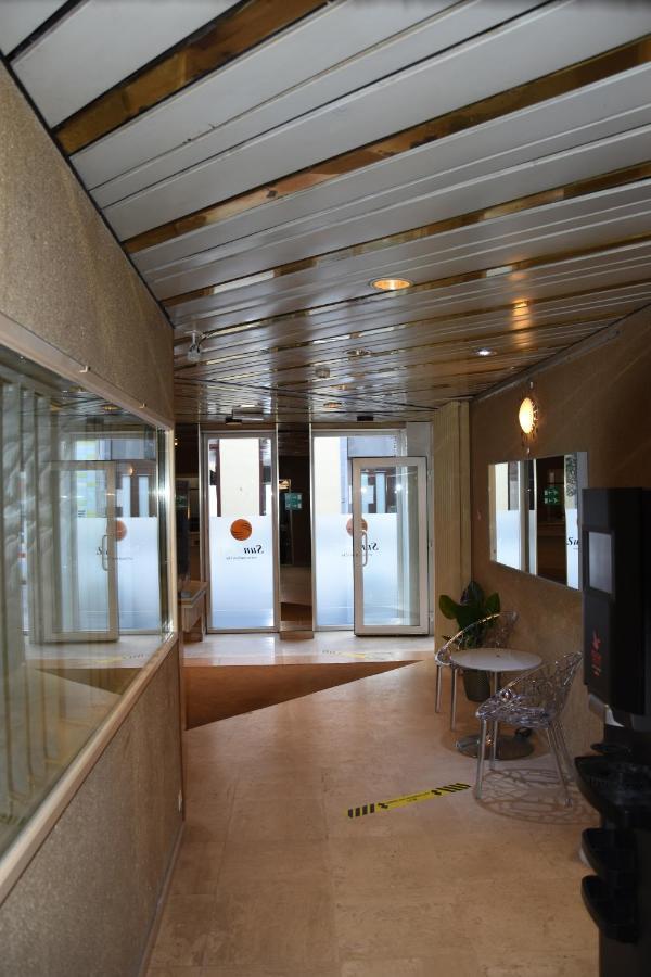 Sun Hotel Saint-Gilles Bagian luar foto