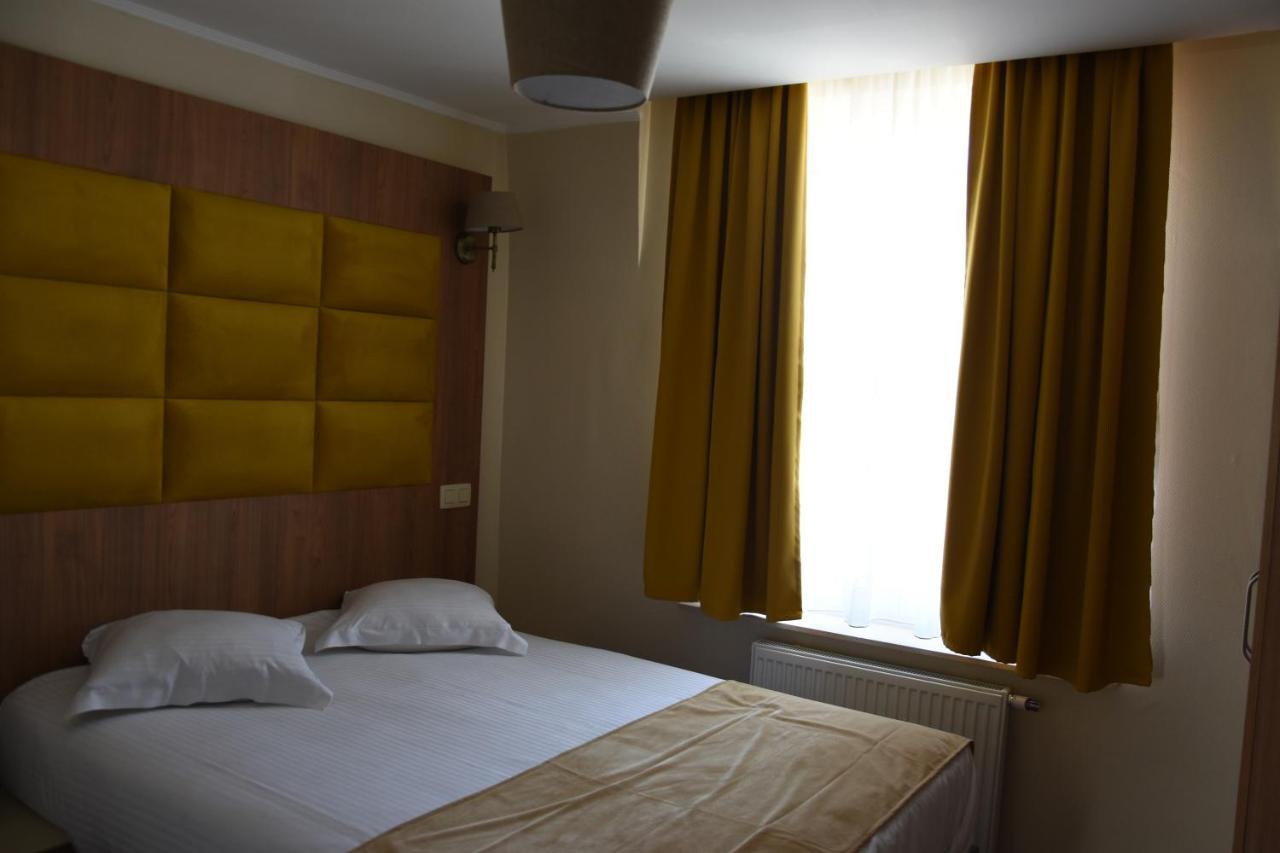 Sun Hotel Saint-Gilles Bagian luar foto