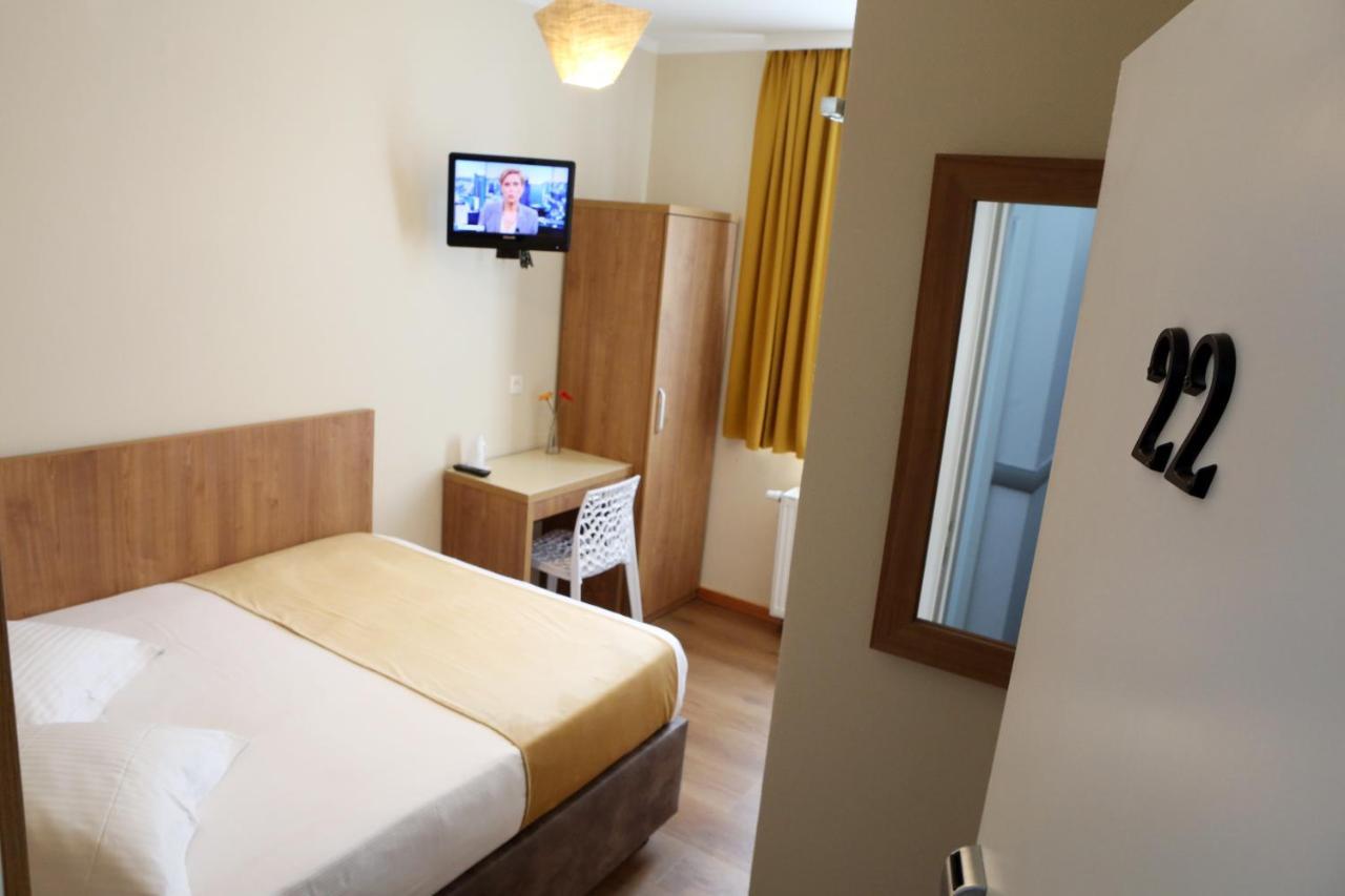 Sun Hotel Saint-Gilles Bagian luar foto