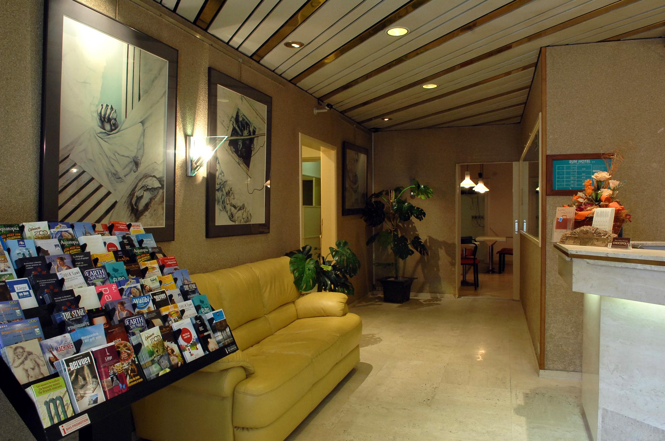 Sun Hotel Saint-Gilles Bagian luar foto
