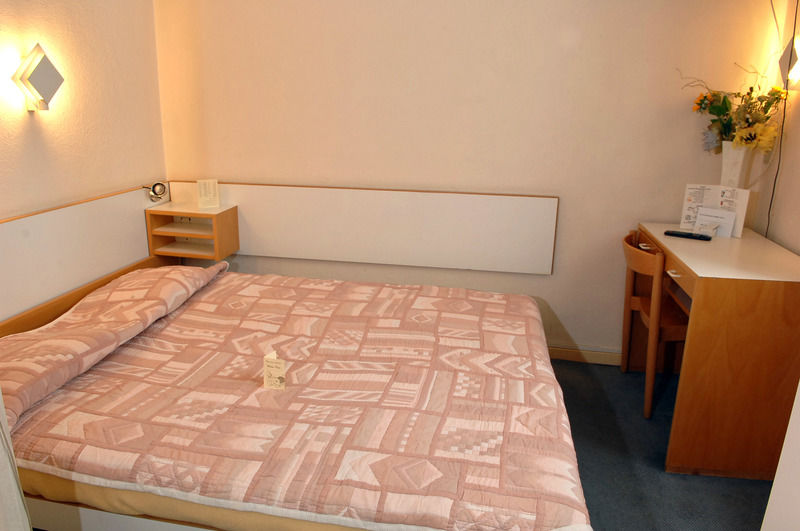 Sun Hotel Saint-Gilles Ruang foto